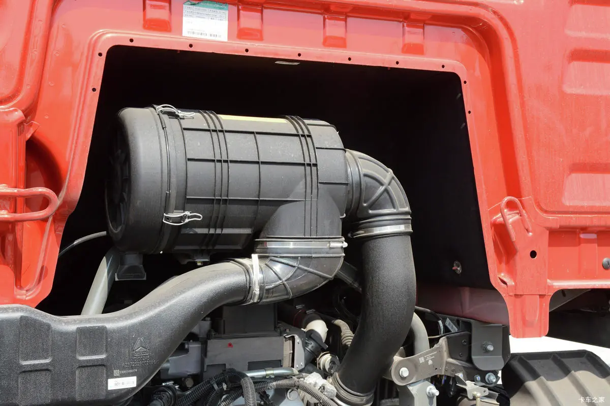 Sinotruck How TX Flatbed Cargo Truck-1