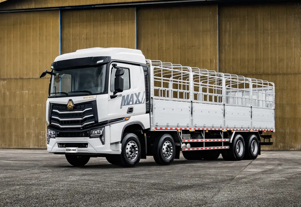 Sinotruck Howo MAX 8×4 Box Cargo Truck