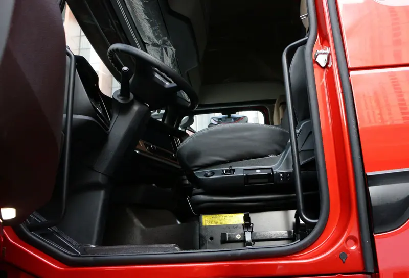 Sinotruck Howo TH7 Fence Cargo Truck-1