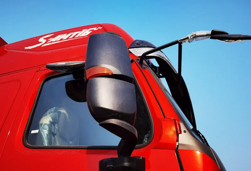 Sinotruck Howo TH7 Fence Cargo Truck-2