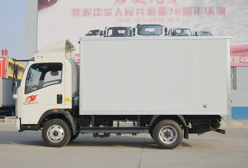 Sinotruk Howo 4×2 Light Box Cargo Truck-1