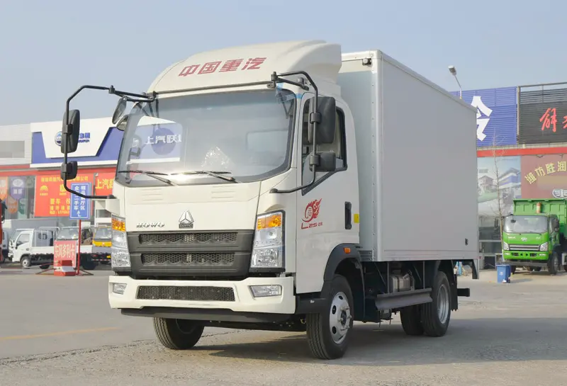 Sinotruk Howo 4×2 Light Box Cargo Truck-2