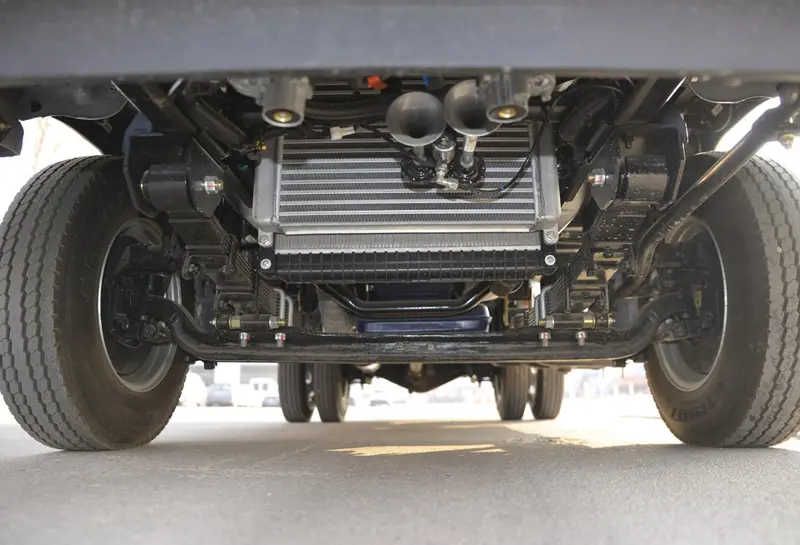 Sinotruk Howo 4×2 Light Box Cargo Truck-5