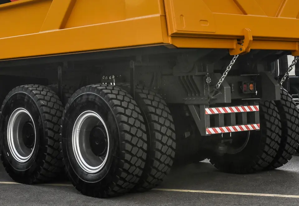 Sinotruk Howo 6×4 Mining Truck-3