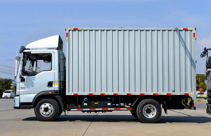 Sinotruk Howo Box Cargo Truck-2