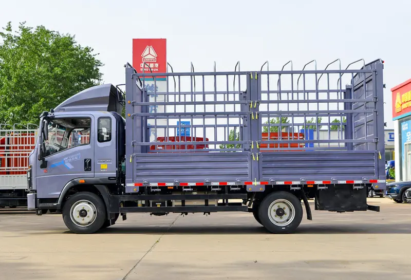 Sinotruk Howo Fence Light Truck-1