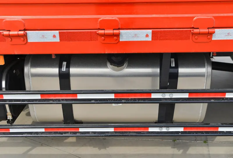 sinotruk howo light cargo truck-7