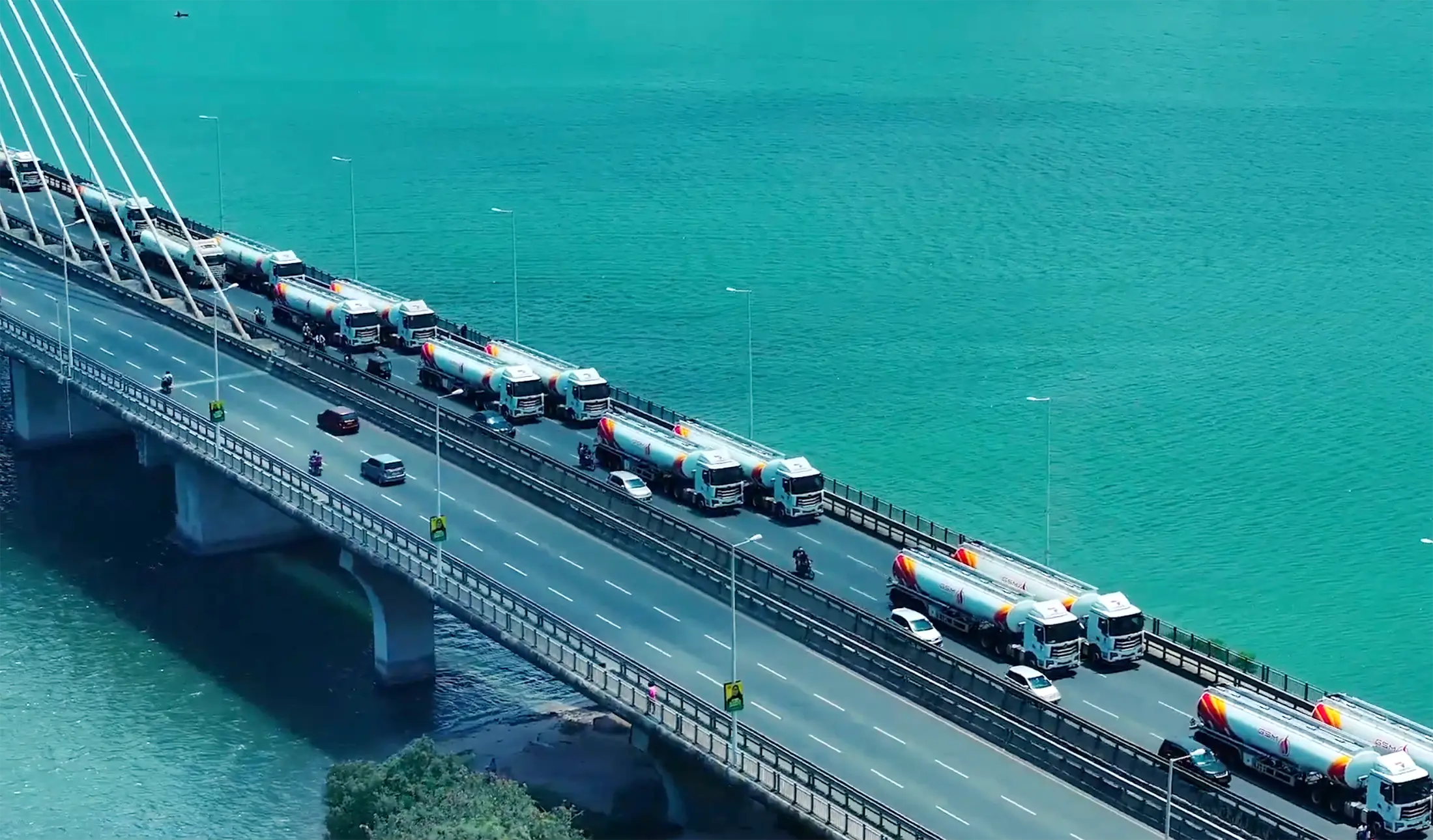 From a Record-Breaking 16,000 Units: Sinotruk Group's Globalization Journey