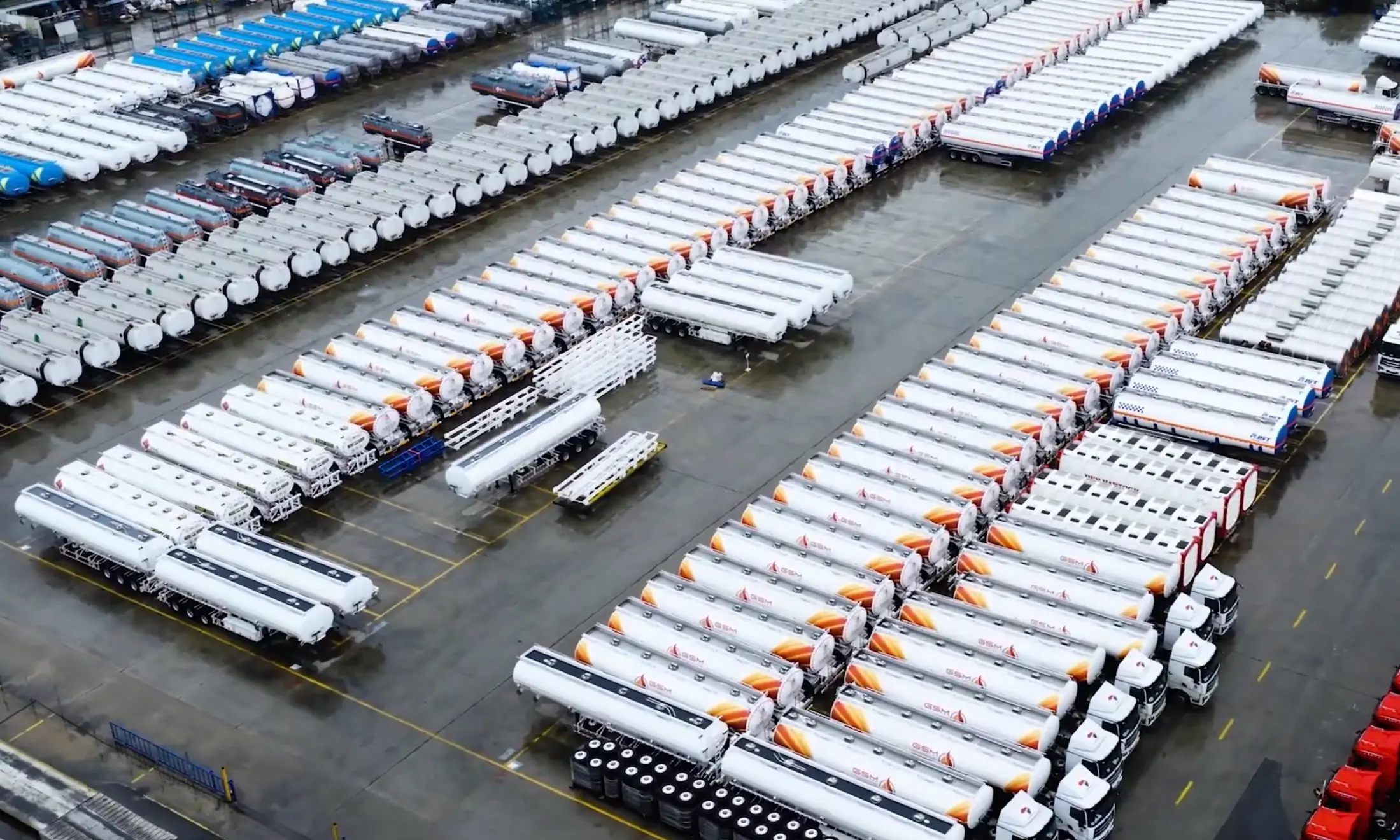 From a Record-Breaking 16,000 Units: Sinotruk Group's Globalization Journey