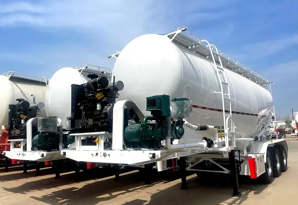 Sinotruck Howo Cement Bulker Semi Trailer (1)