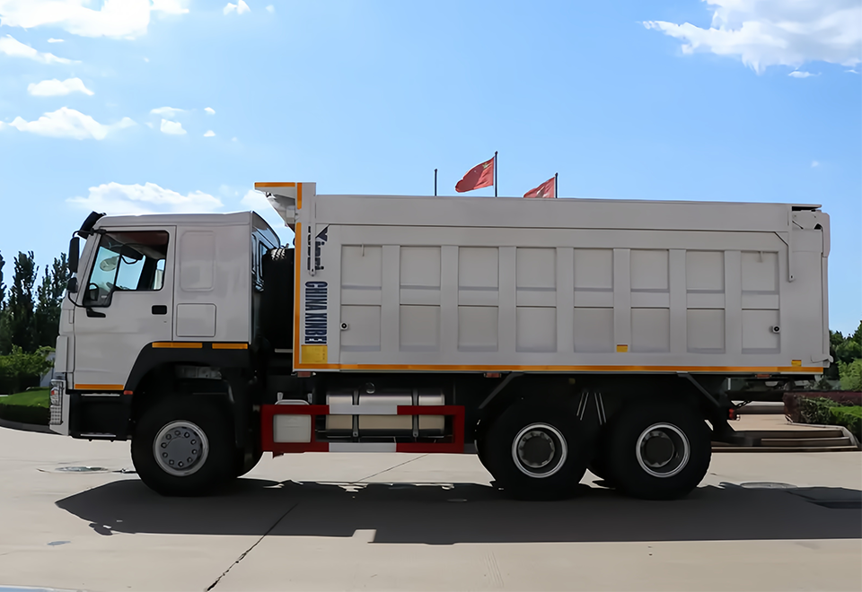 Sinotruk Howo-7 6×4 Dump Truck (3)